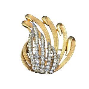Vintage Gold tone rhinestone floral wispy pin brooch strong clasp